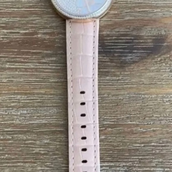 Michael Kors Pink Leather Watch - Picture 5 of 8